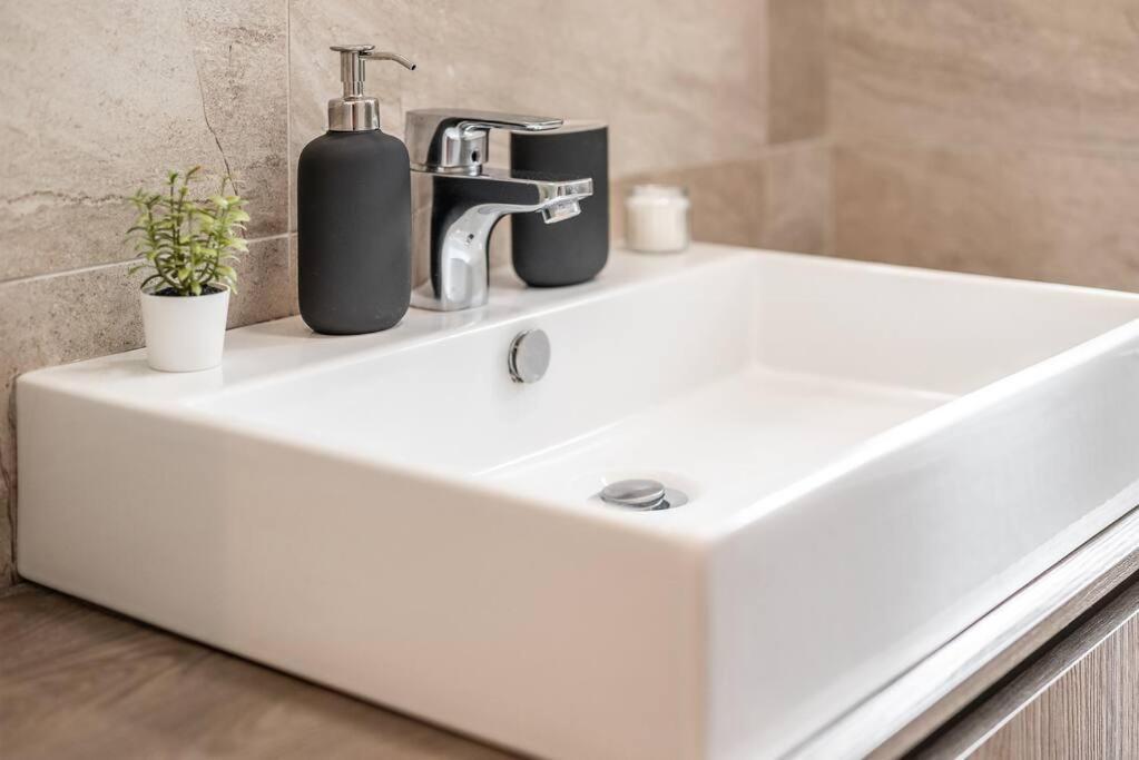 Carrobbio'S Nest - Elegant With Wifi And Netflix Lägenhet Milano Exteriör bild